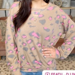 White Birch Khaki Tan Pink Gray  Leopard Top Size XL L/S Gently used (41)